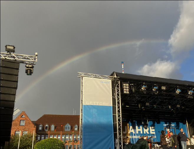Am 13. Juni 2026 hatten wir einen Regenbogen über der Bühne zu 150 Jahre Gettorf